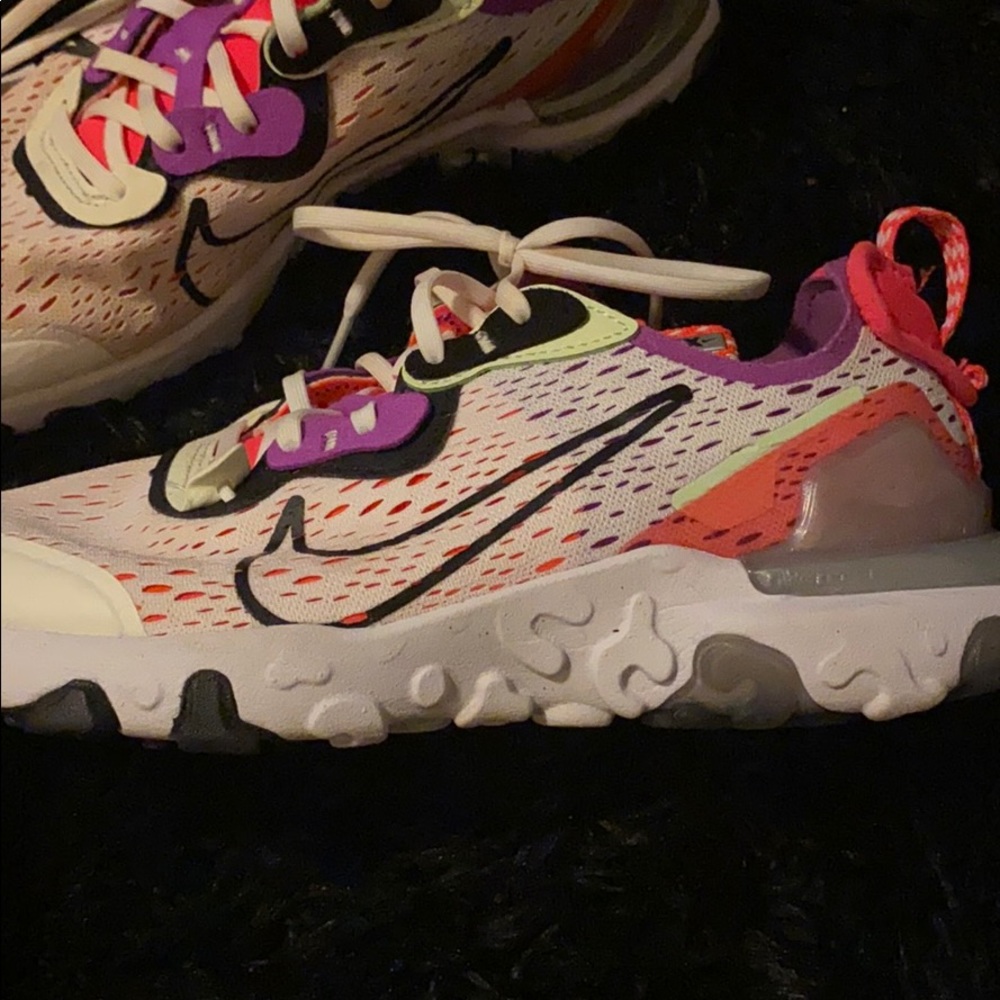 Nike - Picture 2 of 3